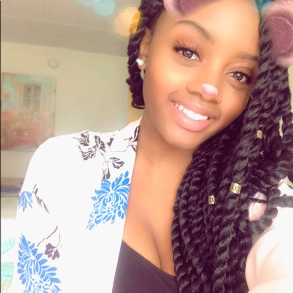 Meet your posher 🎀 - Picture 4 of 4